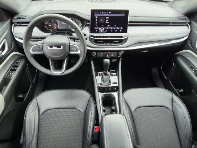 Used 2024 Jeep Compass Latitude AWD/4WD image 27