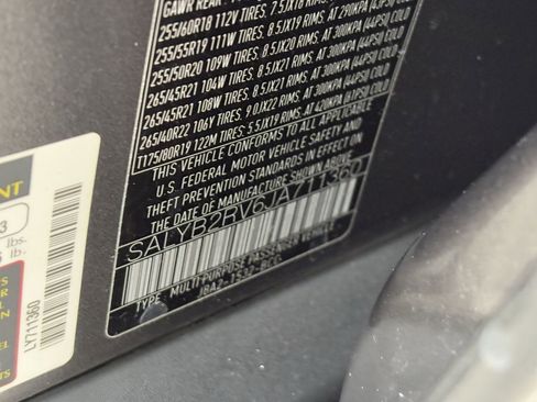 Used 2018 Land Rover Range Rover Velar S image 32