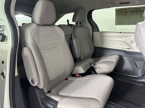Used 2024 Toyota Sienna LE image 22
