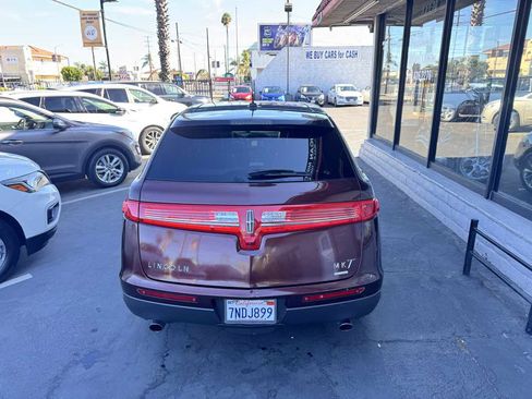Used 2012 Lincoln MKT AWD image 4