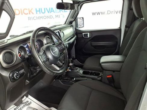 Used 2022 Jeep Gladiator Mojave AWD/4WD image 12