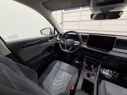 Used 2026 Volkswagen Tiguan SE AWD/4WD image 30