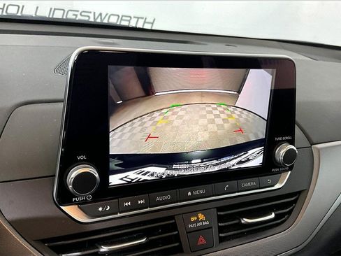 Used 2025 Nissan Altima 2.5 SR image 17