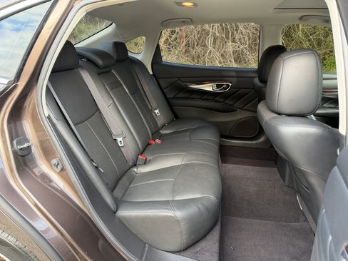 Used 2016 INFINITI Q70 L 3.7 RWD image 12