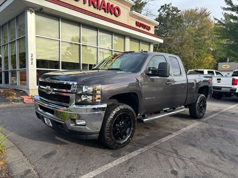 Used 2011 Chevrolet Silverado 2500 LT w/ Interior Plus Package image 2