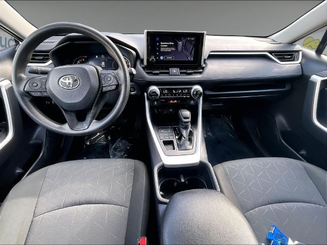 Used 2025 Toyota RAV4 XLE AWD/4WD image 16