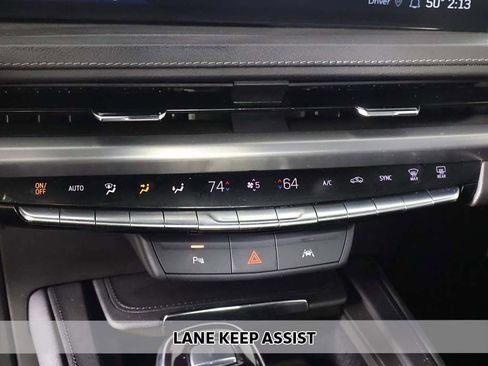 Used 2024 Cadillac XT4 Premium Luxury image 3