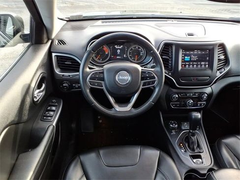 Used 2019 Jeep Cherokee Latitude Plus w/ Comfort/Convenience Group image 10