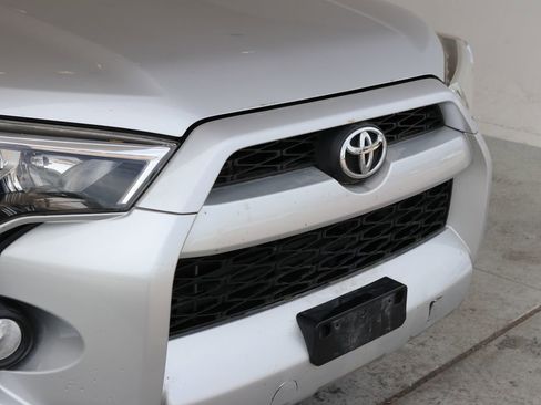 Used 2019 Toyota 4Runner SR5 AWD/4WD image 12