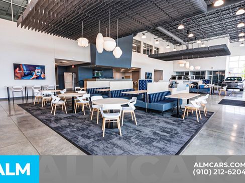 Used 2024 Nissan Rogue SV image 40