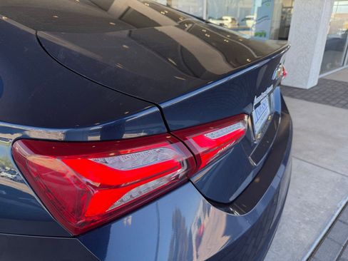 Used 2019 Chevrolet Malibu Premier w/ Sun and Wheel Package image 8