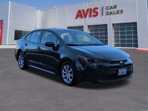 Used 2025 Toyota Corolla LE image 3