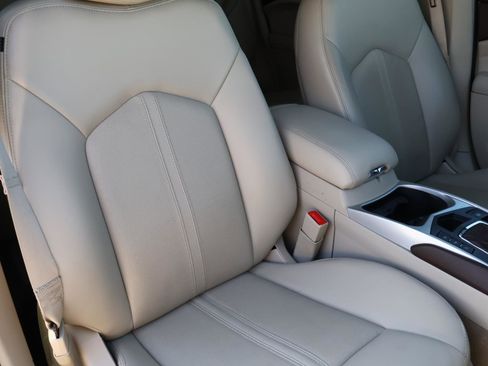 Used 2016 Cadillac SRX Luxury w/ Driver Awareness Package image 23