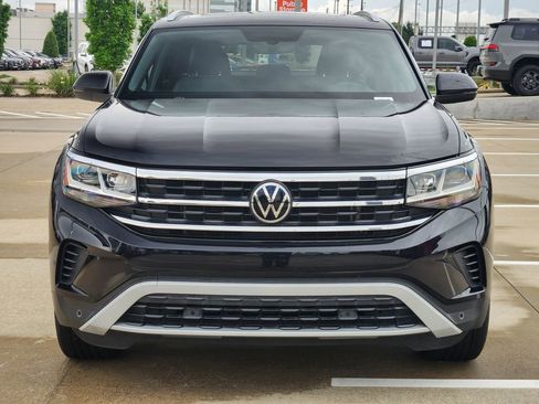 Used 2020 Volkswagen Atlas Cross Sport SE w/ Panoramic Sunroof Package FWD image 2
