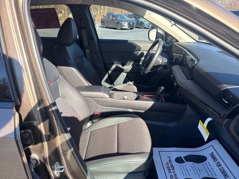 Used 2025 Nissan Kicks SR image 31