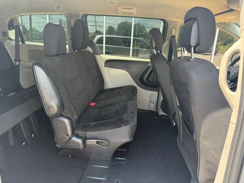 Used 2019 Dodge Grand Caravan SE FWD image 15