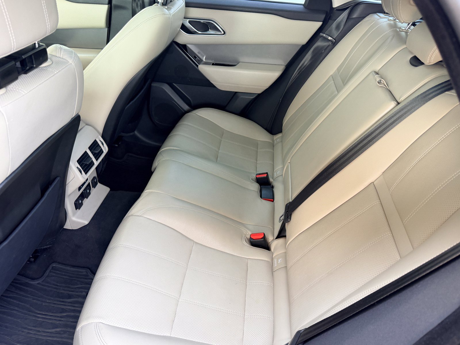 Used 2018 Land Rover Range Rover Velar S AWD/4WD image 16