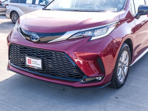 Certified 2021 Toyota Sienna XSE AWD/4WD image 11