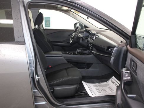 Used 2023 Nissan Rogue S image 26