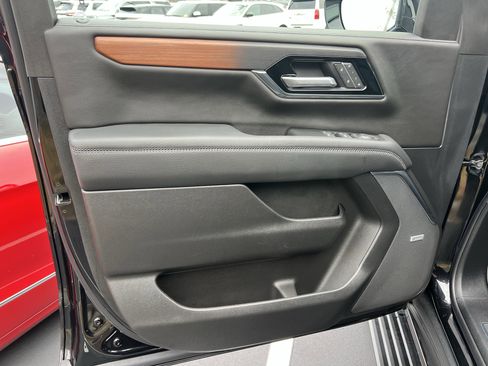 Used 2025 GMC Yukon Denali w/ Sun & Power Step Package image 14