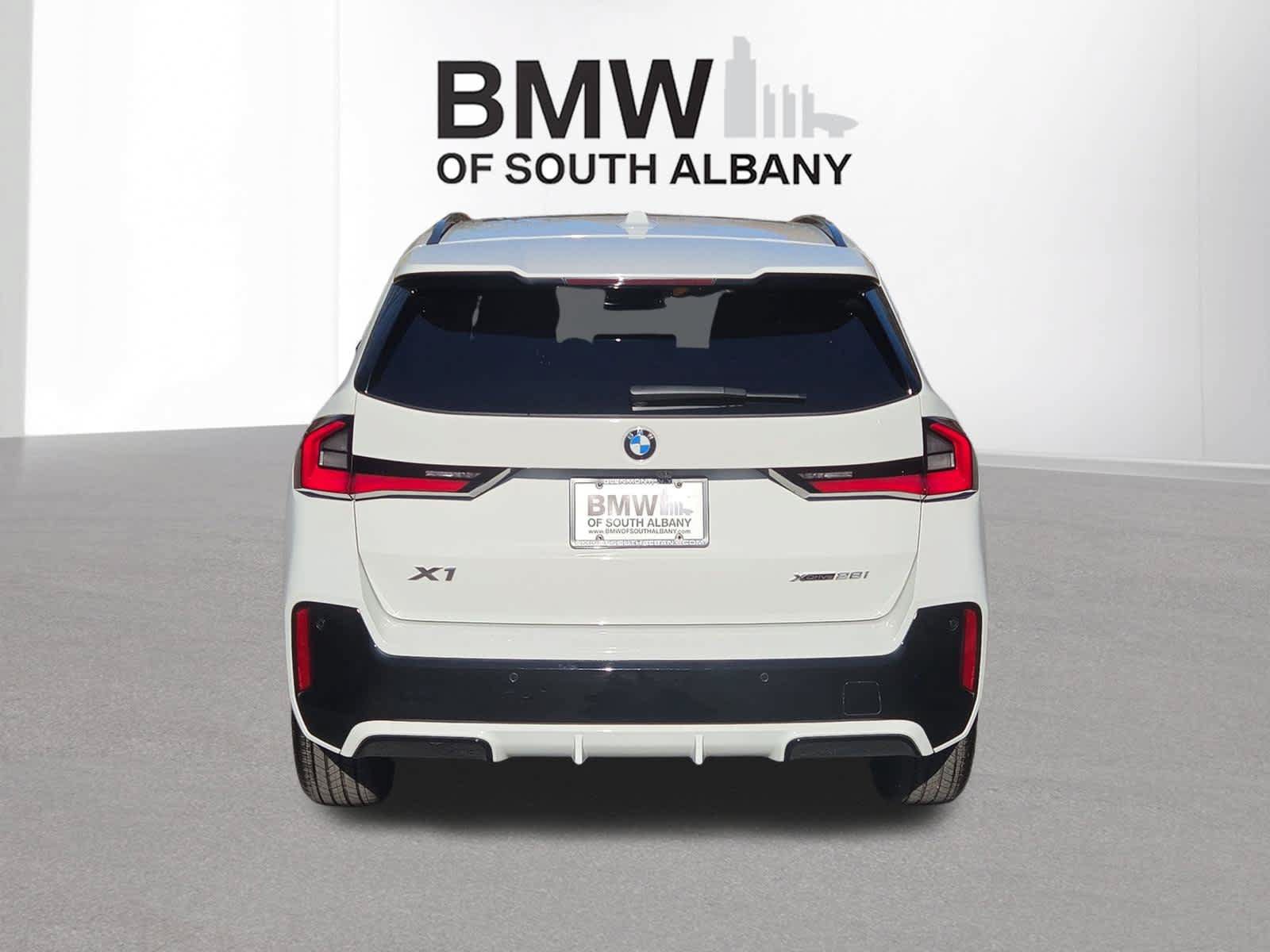 Used 2026 BMW X1 xDrive28i w/ M Sport Package AWD/4WD image 4