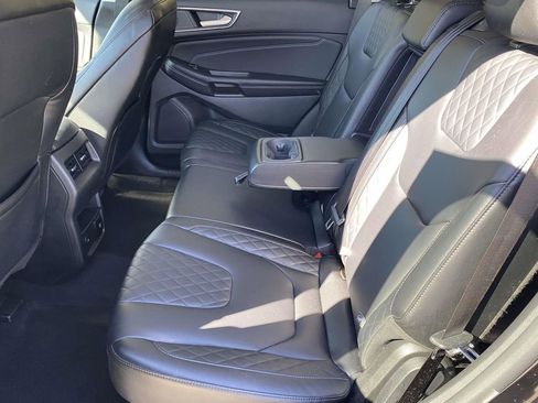 Used 2024 Ford Edge Titanium image 10