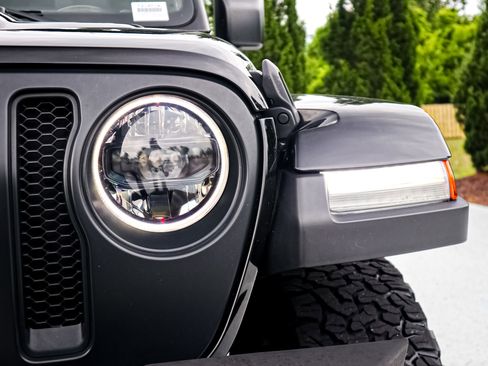 Used 2023 Jeep Wrangler Unlimited Rubicon AWD/4WD image 6