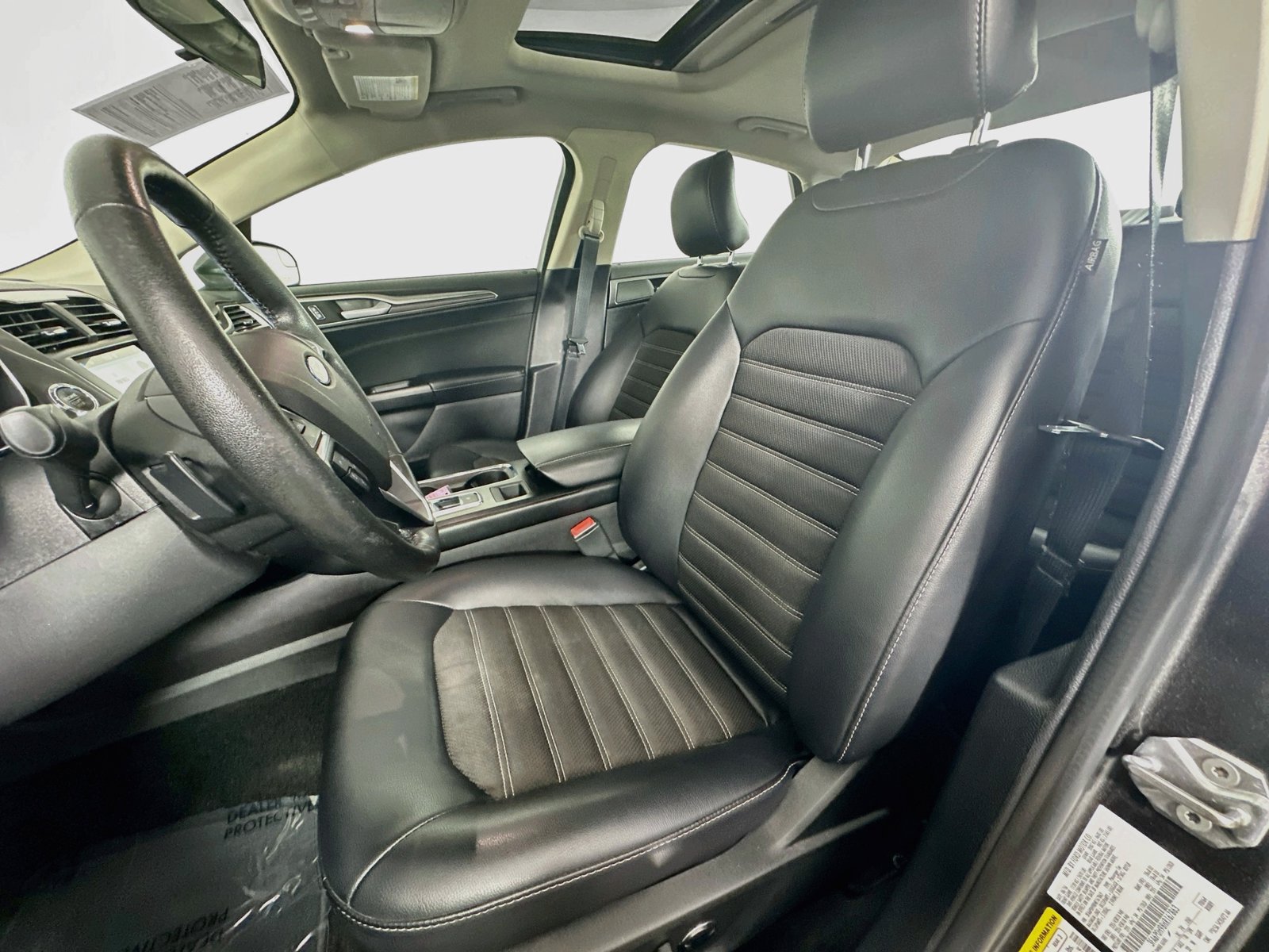 Used 2017 Ford Fusion SE w/ Equipment Group 201A FWD image 20