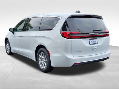 New 2026 Chrysler Pacifica Select