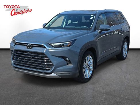 Used 2025 Toyota Grand Highlander AWD image 1