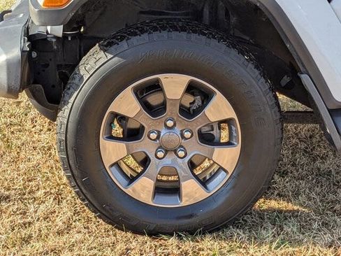 Used 2018 Jeep Wrangler Unlimited Sahara w/ Cold Weather Group image 10