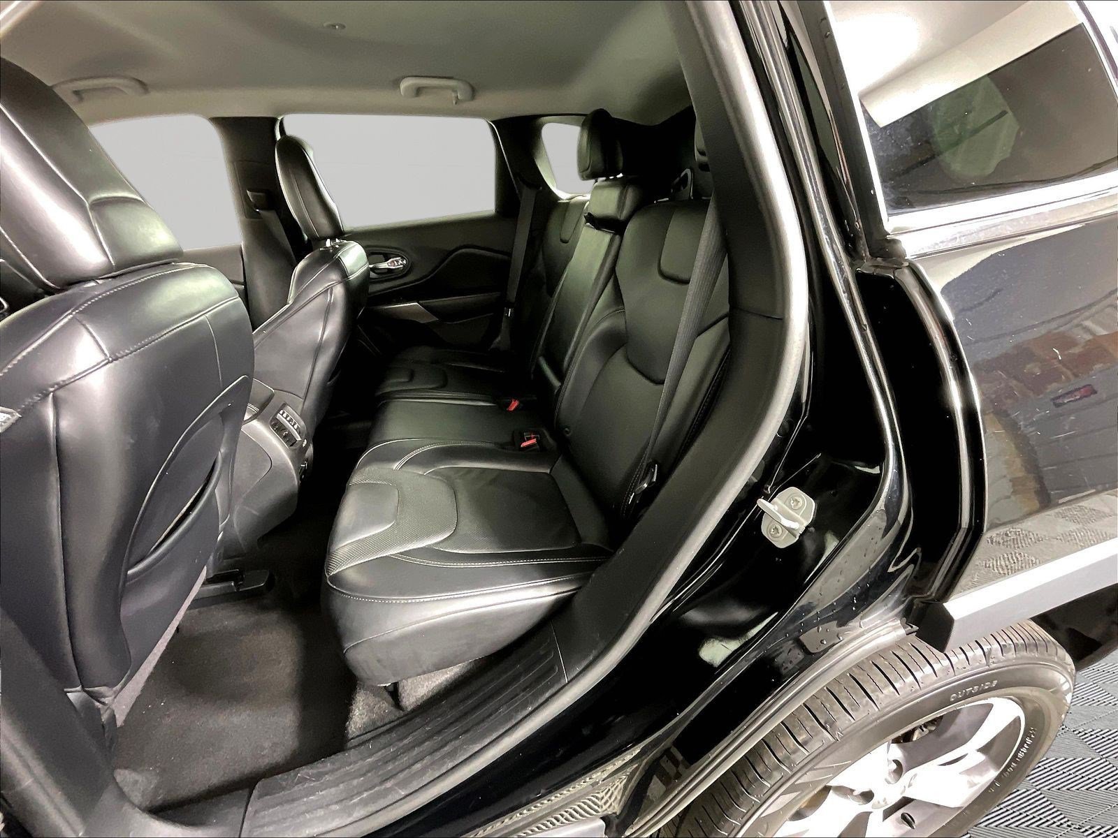 Used 2019 Jeep Cherokee Limited AWD/4WD image 22