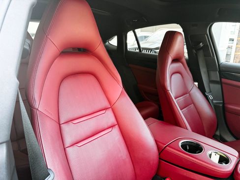 Used 2022 Porsche Panamera 4S AWD/4WD image 32