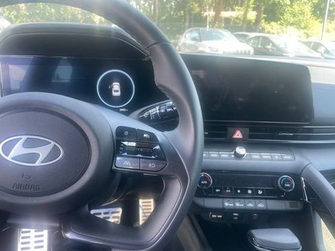 Used 2025 Hyundai Elantra SEL FWD image 7