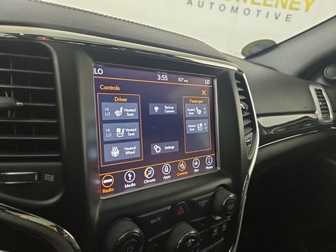 Certified 2018 Jeep Grand Cherokee Overland w/ Interior Metal Package AWD/4WD image 28