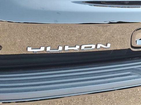 Used 2023 GMC Yukon SLT w/ SLT Premium Package image 31