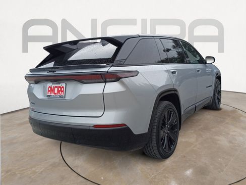 Used 2024 Jeep Wagoneer Launch Edition image 10