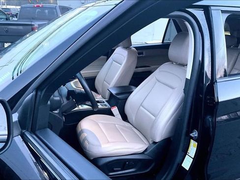 Used 2024 Ford Explorer XLT w/ Equipment Group 202A image 26