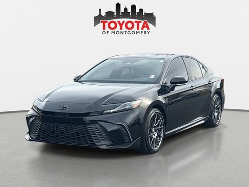 Used 2025 Toyota Camry XLE image 8