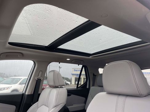 Certified 2025 Honda Pilot Touring image 9