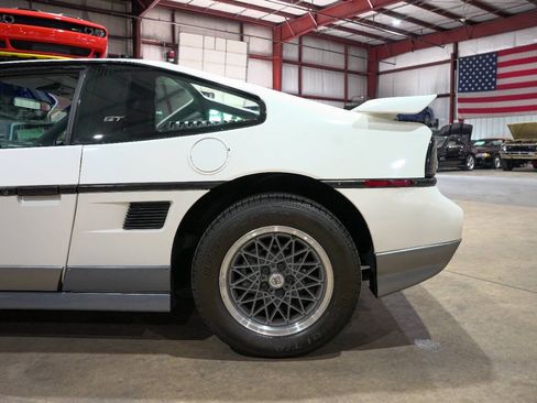 Used 1987 Pontiac Fiero GT RWD image 5