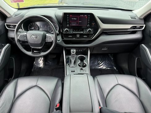 Used 2021 Toyota Highlander XLE FWD image 14