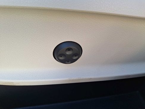 Used 2025 Mercedes-Benz GLB 250 4MATIC image 10