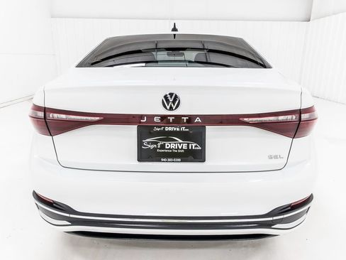 Used 2025 Volkswagen Jetta SEL FWD image 7