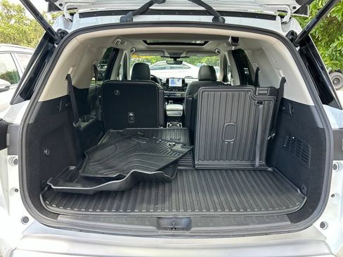 Used 2025 Nissan Pathfinder Platinum FWD image 51