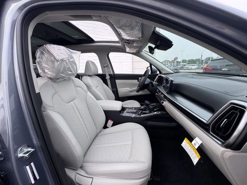 New 2025 Kia Sorento S w/ Panoramic Sunroof Package image 17