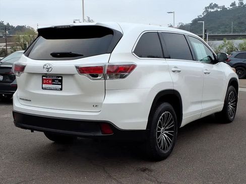 Used 2015 Toyota Highlander LE image 4