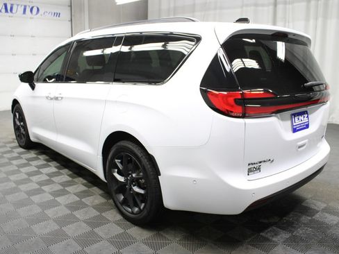 Used 2024 Chrysler Pacifica Touring-L w/ S Appearance Package AWD/4WD image 7