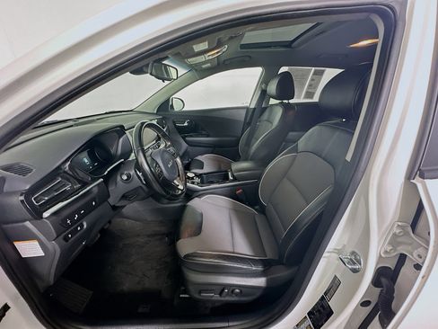 Used 2022 Kia Niro EX image 13