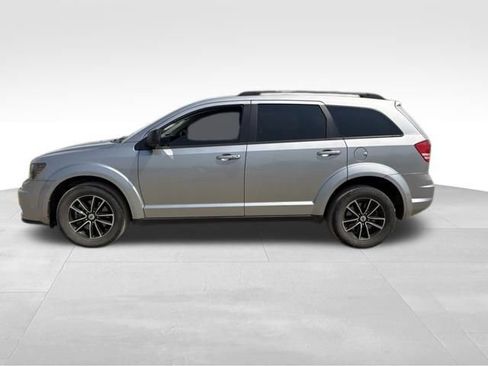 Used 2018 Dodge Journey SE w/ Connectivity Group FWD image 6